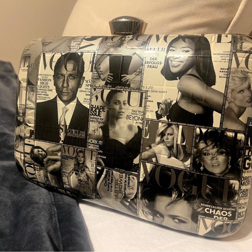 Elegant Black Clutch with Chain